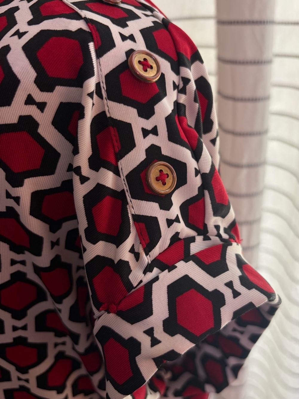 Zuyleka Rivera Geometric Print Short Sleeve Top - Red & Black - Picture 3 of 5